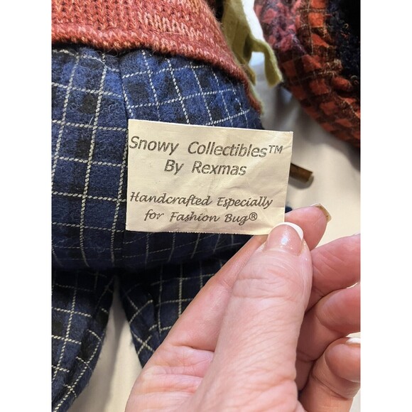 Snow Man & Woman & Baby Shelf Sitters Collectable Rexmas Handcrafted Folk Art - Picture 6 of 12